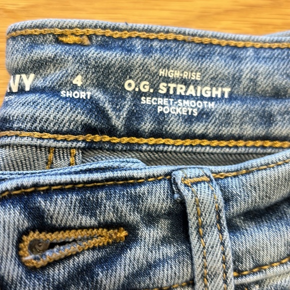NEW! High rise jeans. Size 4 Short - Picture 2 of 5